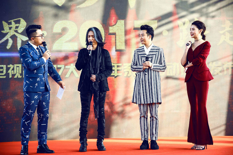 北京卫视“跨年月”:张艺谋综艺首秀 李玉刚再玩跨界