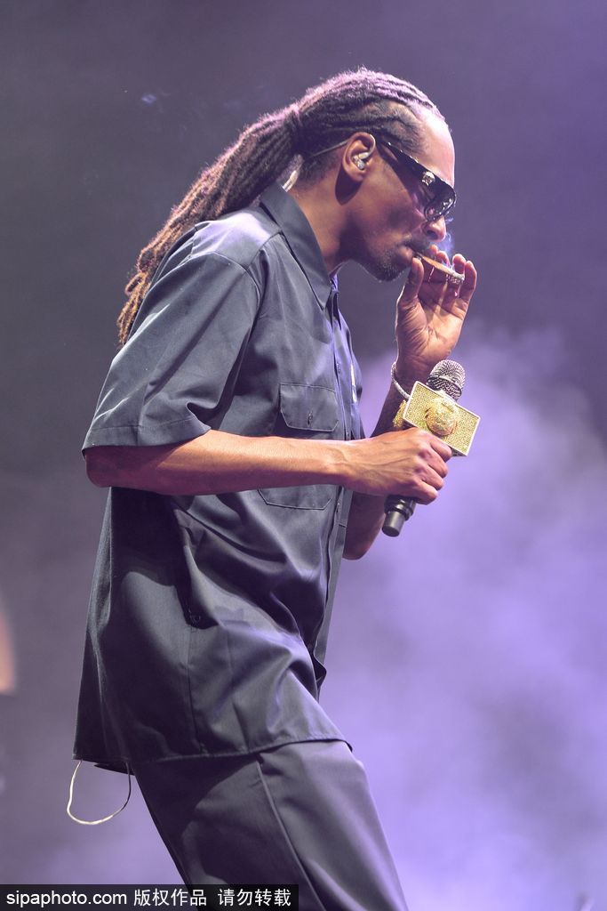 郑爽吸烟被全网吐槽 盘点当众吞云吐雾的好莱坞明星