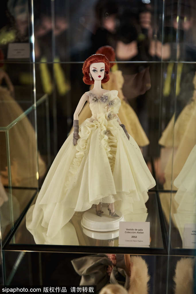 从公主到明星种类俱全 西班牙芭比娃娃展览一圆少女儿时梦