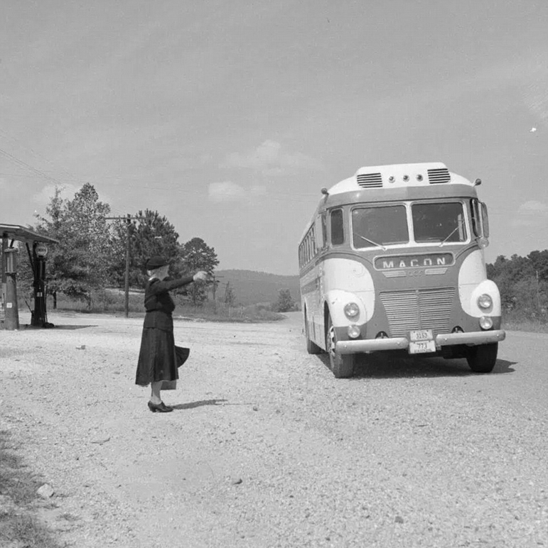 20世纪40年代美国巴士出行照走红