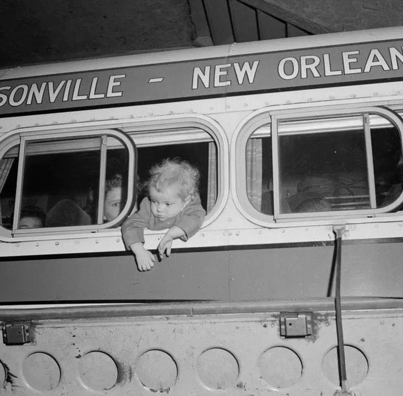 20世纪40年代美国巴士出行照走红