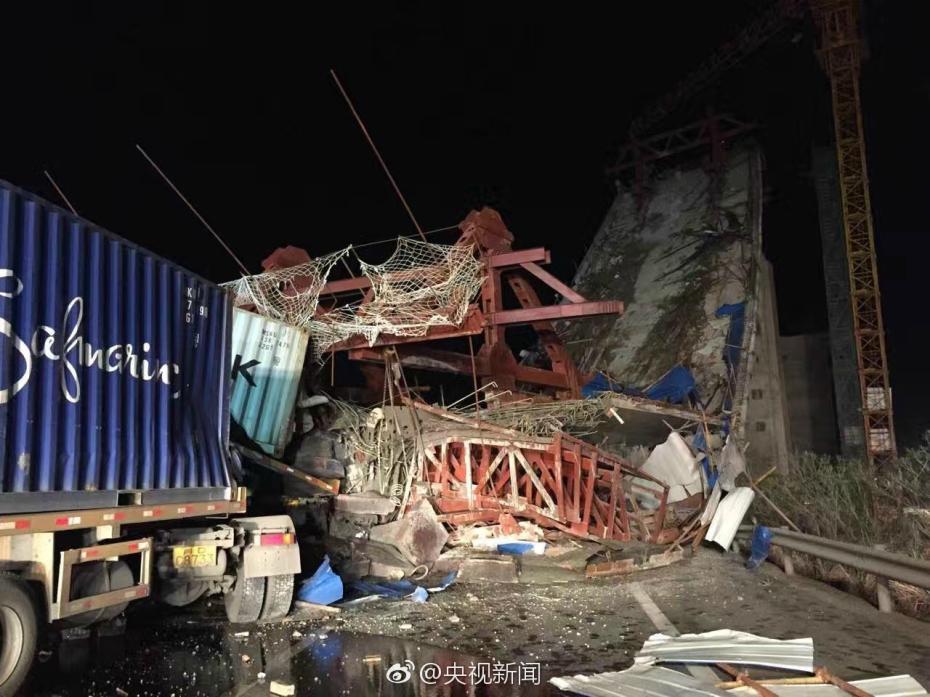 福建龙岩考塘村一高架桥断裂 多人受伤