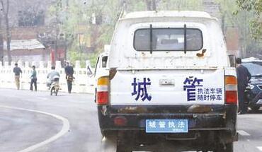 报废车贴城管上路 被吊销驾驶证行政拘留【图】