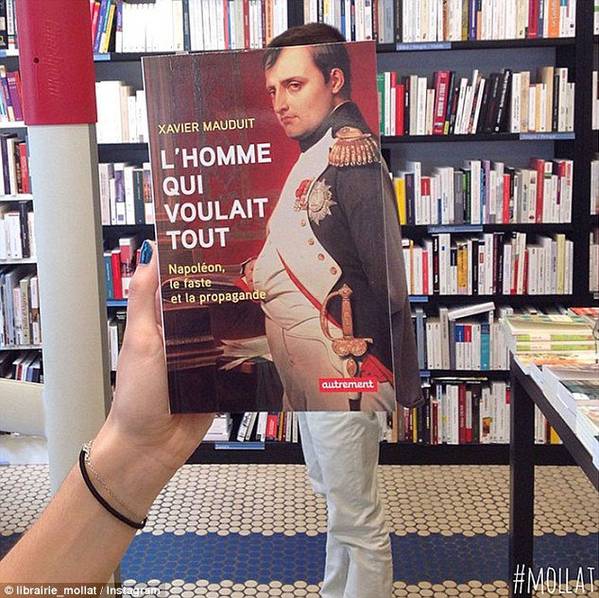 法国书店店员拍摄创意照这才是“脸书”