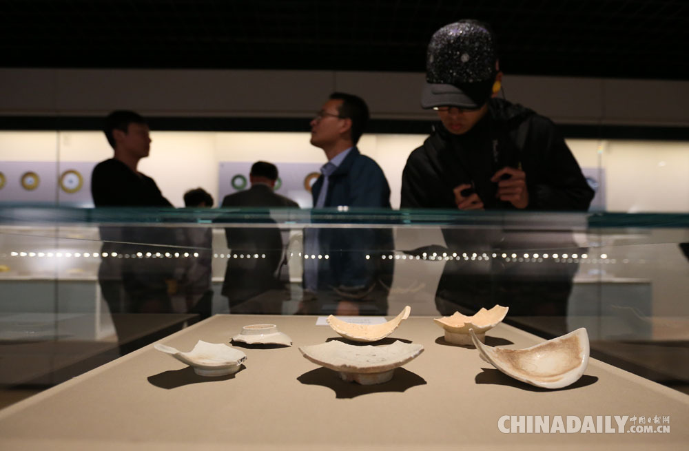 故宫博物院藏品三年清理核对成果展吸引游客