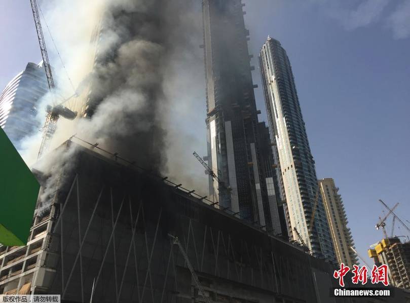 迪拜大火 全城被浓烟笼罩