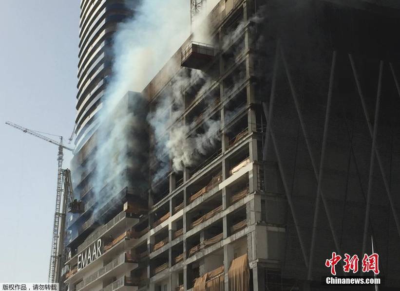 迪拜大火 全城被浓烟笼罩