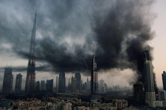 迪拜大火 全城被浓烟笼罩