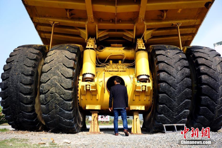 亚洲最大露天铜矿巨型电动轮汽车