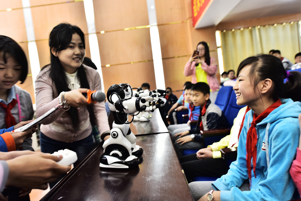 安徽合肥：意念机器人进校园