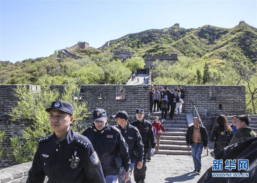 中意在八达岭长城进行联合警务巡逻