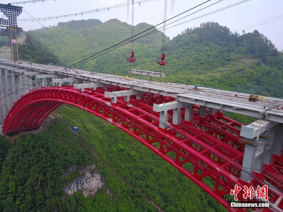 建设中的贵州香火岩特大桥