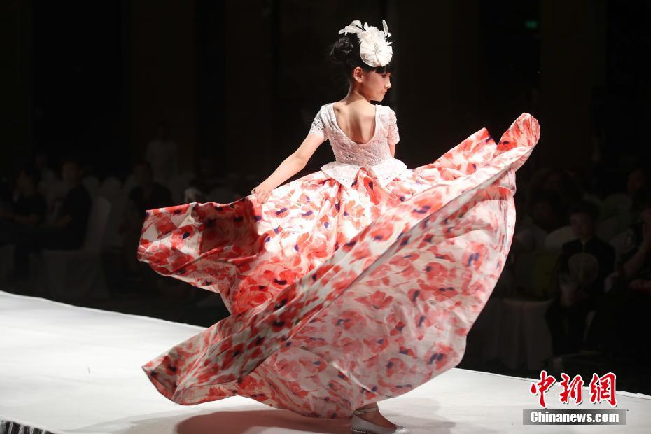 第六届中国少儿时装模特大赛在青岛举行