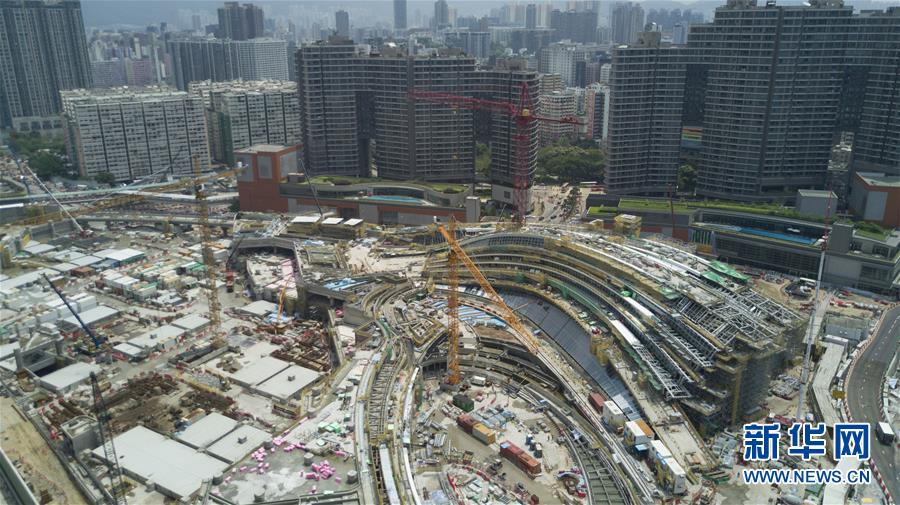 共享荣耀 共克时艰 共建家园——香港回归20年成长印记