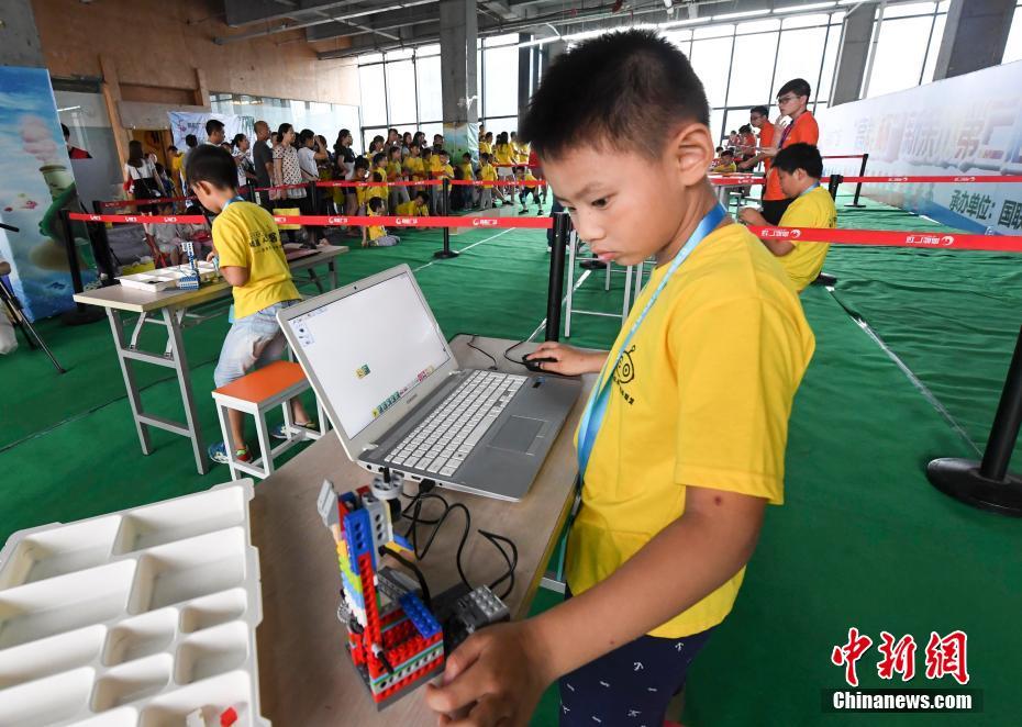 江西新余举办青少年创客机器人大赛