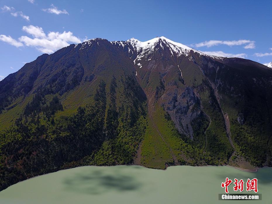 西藏然乌湖初夏如画