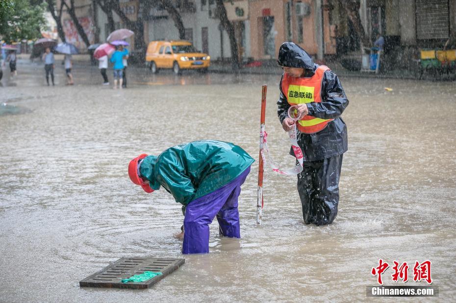 南方暴雨下“众生相”