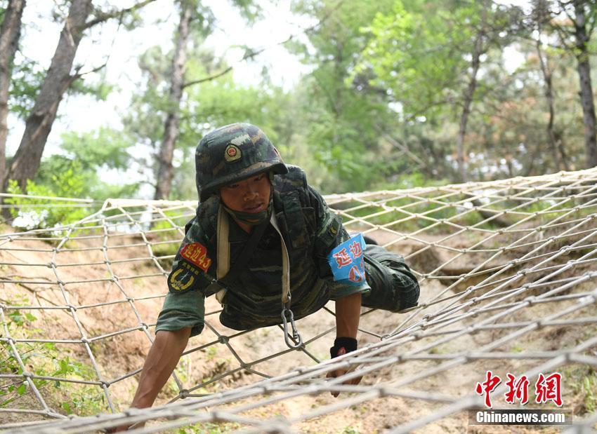 吉林武警特战队员野外拓展训练