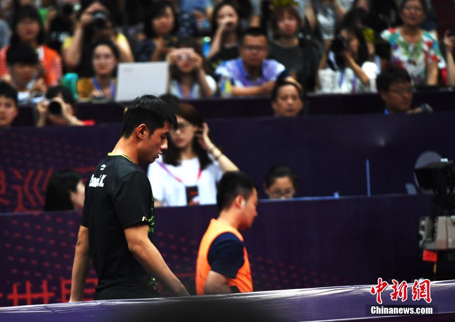 国际乒联巡回赛张继科因伤退赛 粉丝黯然落泪