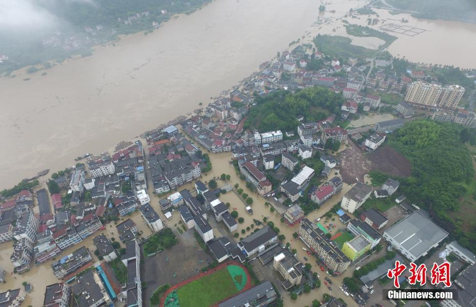 杭州部分区域遭洪水袭击 救援人员昼夜奋战