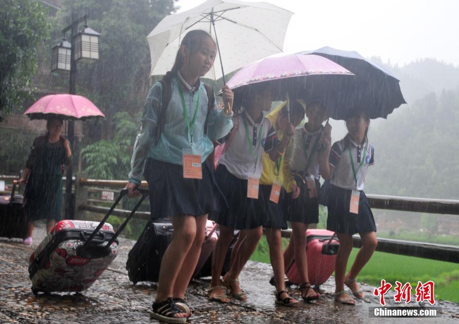 广西程阳风雨桥被洪水围困 紧急疏散游客