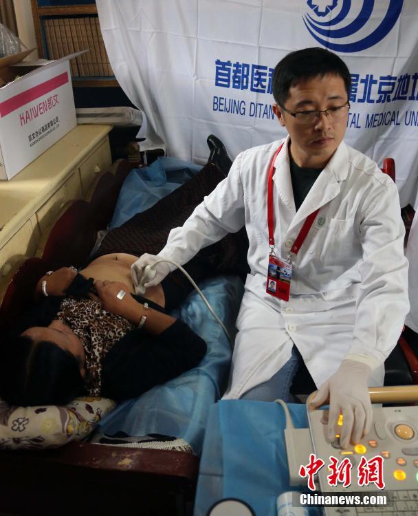 京城医学专家西藏林芝救治包虫病患者