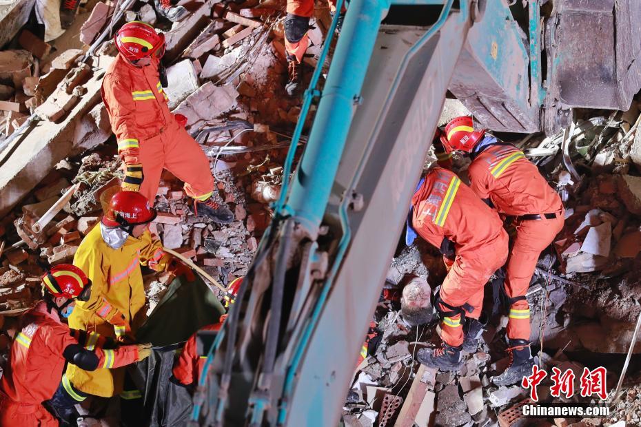 上海嘉定区一幢建筑发生倒塌 救援持续进行