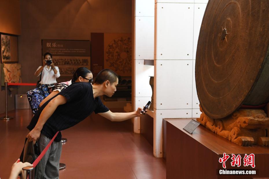 探秘世界考古史上最大铜鼓 重约300公斤