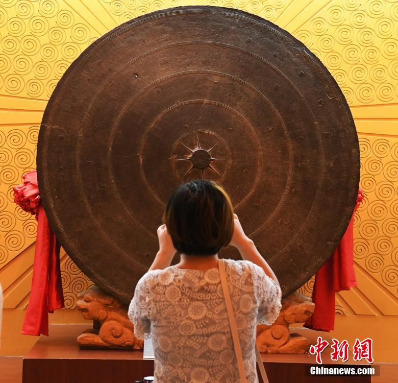 探秘世界考古史上最大铜鼓 重约300公斤