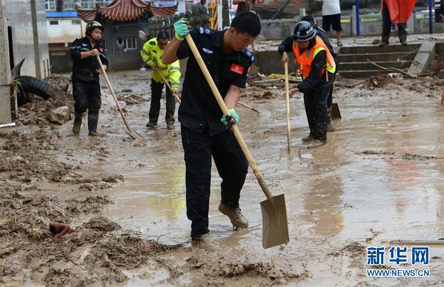 陕西绥德暴雨灾后救援 致5.8万人受灾