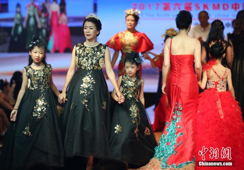 中国国际超级少儿模特才艺大赛上演亲子秀