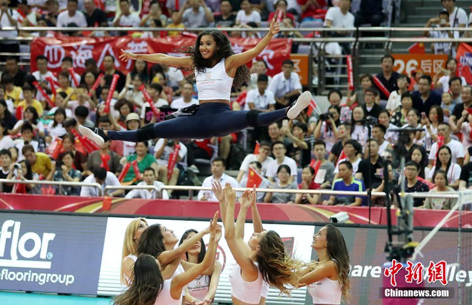 美女啦啦队舞动2017世界女排大奖赛