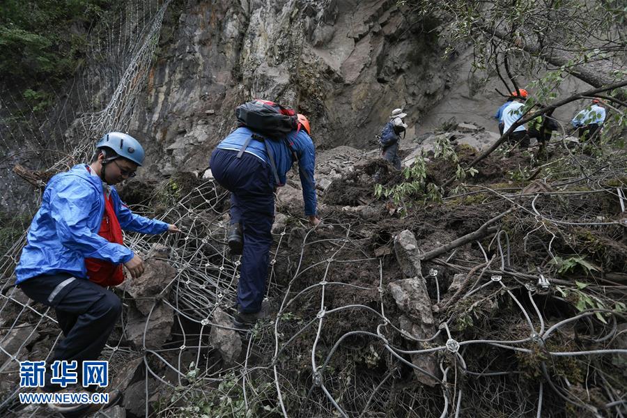 地震专家：九寨沟地震最大烈度九度 灾区建筑物整体垮塌少