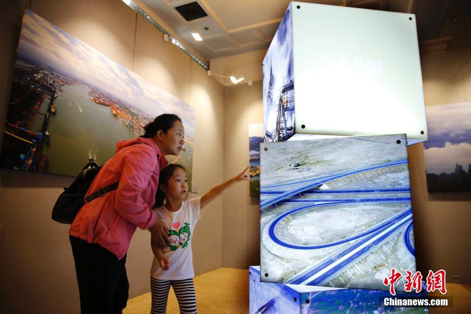 “大国重器——迎接党的十九大胜利召开摄影展”在北京开展
