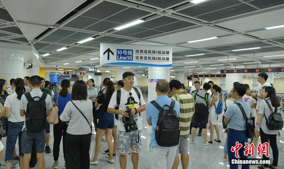 成都首条机场专线地铁亮相接驳机场高铁