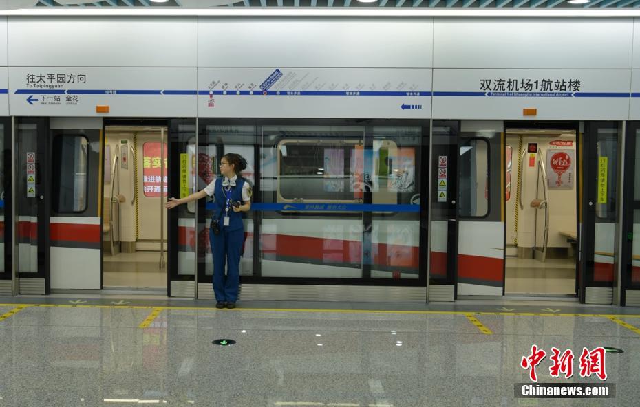 成都首条机场专线地铁亮相接驳机场高铁