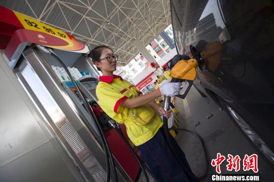 中国成品油调价迎来年内首次“二连停”