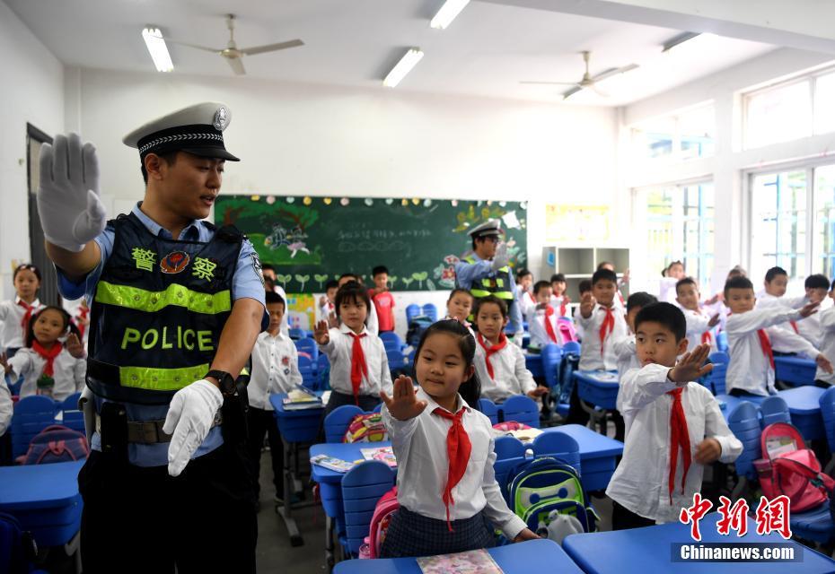 又到一年开学季 各地小学生开始校园生活