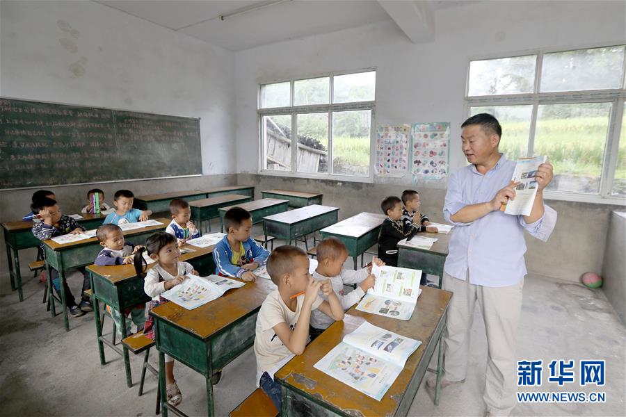 贵州龙里：34年坚守一所“村小”教书育人