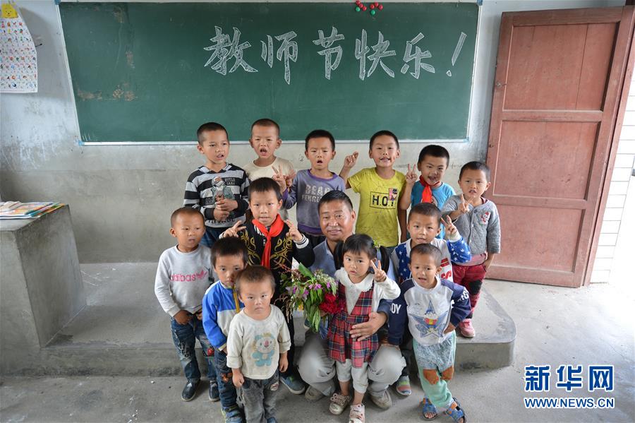 贵州龙里：34年坚守一所“村小”教书育人