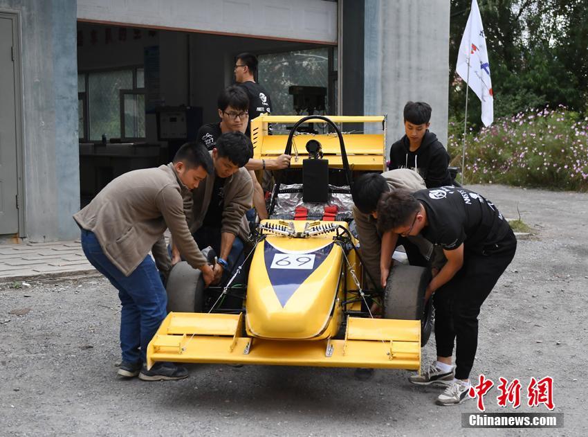 长春大学师生历时十个月耗资50万造“F1赛车”