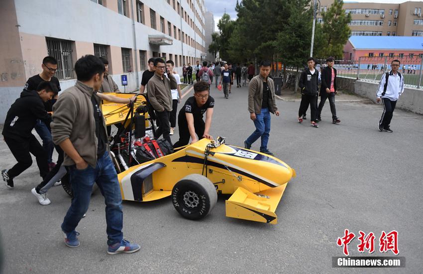 长春大学师生历时十个月耗资50万造“F1赛车”