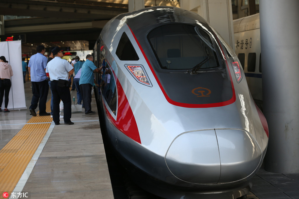 首趟“复兴号”列车从北京南站发车 最高时速350公里