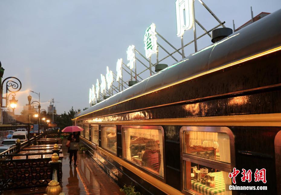 哈尔滨开办“绿皮车记忆”火车餐厅