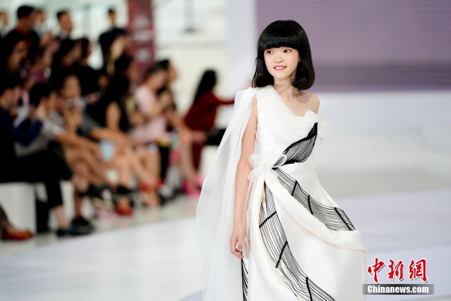 北京时装周2017“中国儿童”风采模特大赛颁奖典礼举行