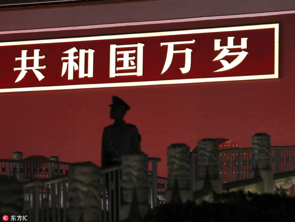 北京天安门广场“祝福祖国”大花篮灯火通明 喜迎十九大“璀璨”
