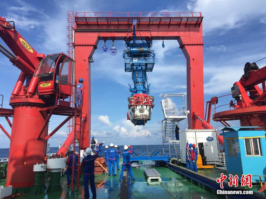 中国“深海勇士”号载人深潜试验圆满成功