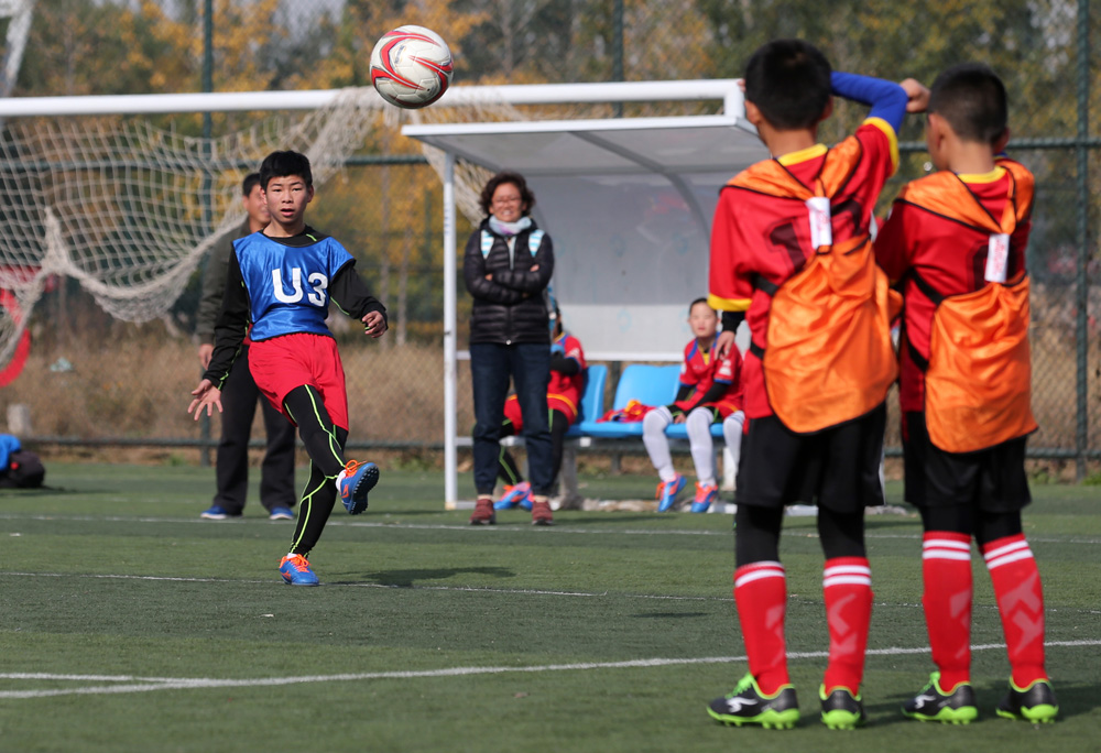 北京特奥融合学校足球锦标赛开赛