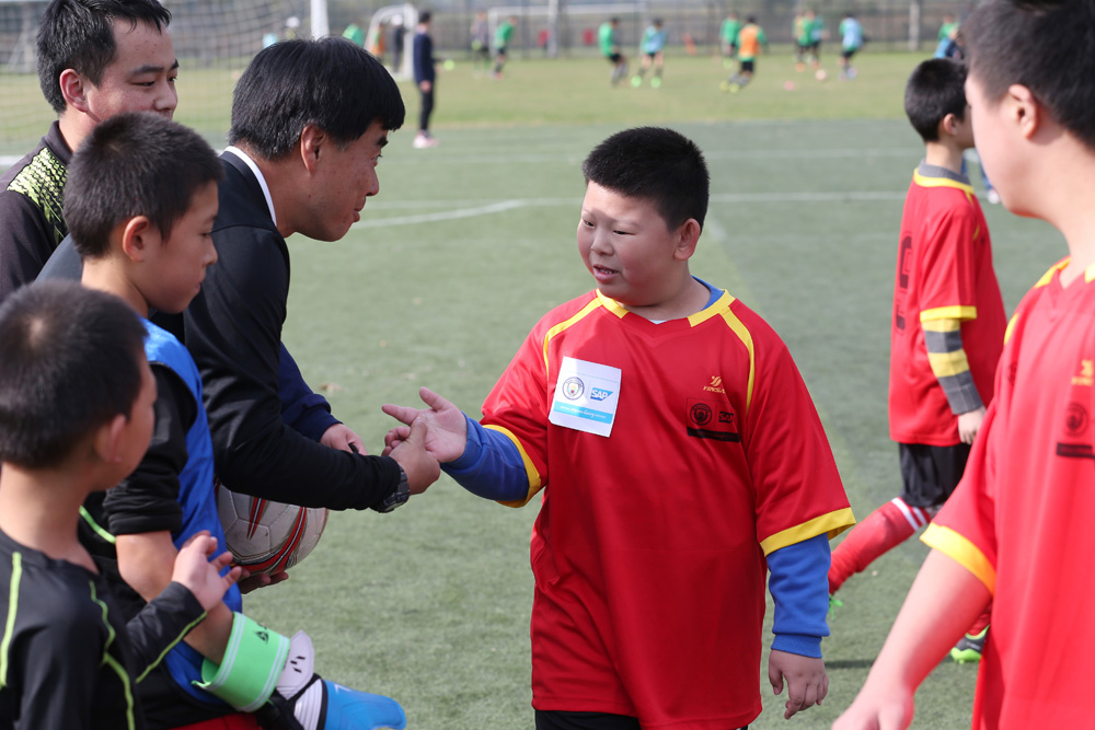 北京特奥融合学校足球锦标赛开赛