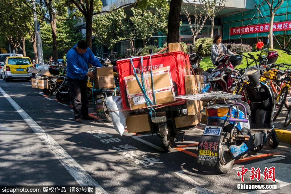 上海设快递专用停车位 鼓励快递员规范停车